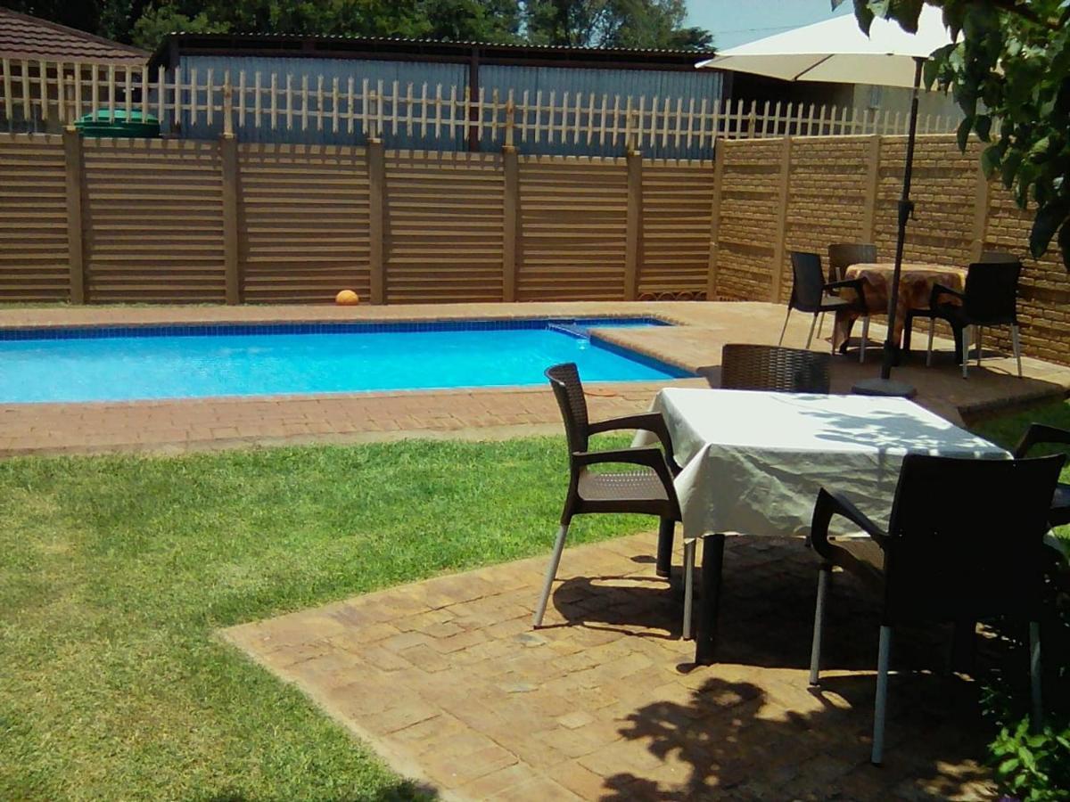 White Rose Guest House Vanderbijlpark Eksteriør bilde
