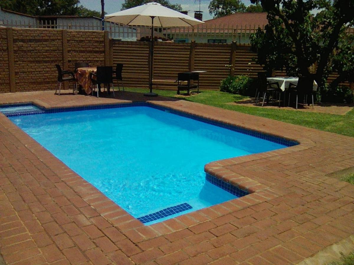 White Rose Guest House Vanderbijlpark Eksteriør bilde