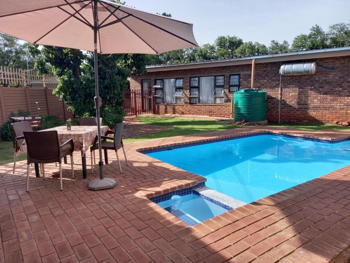 White Rose Guest House Vanderbijlpark Eksteriør bilde