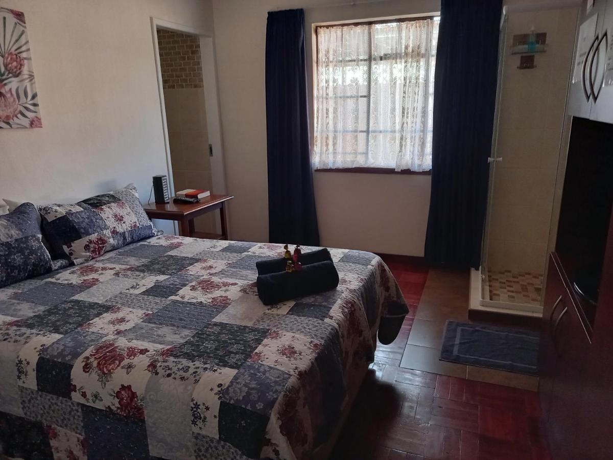 White Rose Guest House Vanderbijlpark Eksteriør bilde
