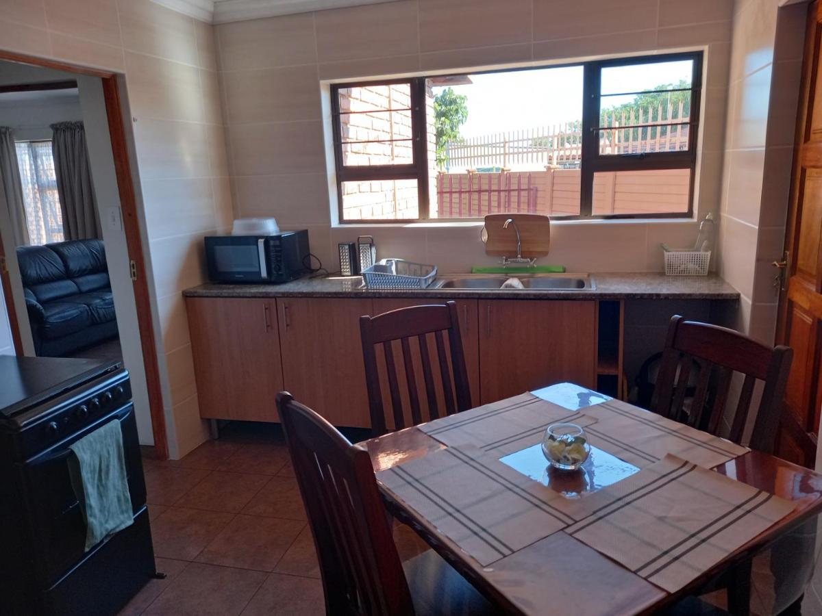White Rose Guest House Vanderbijlpark Rom bilde