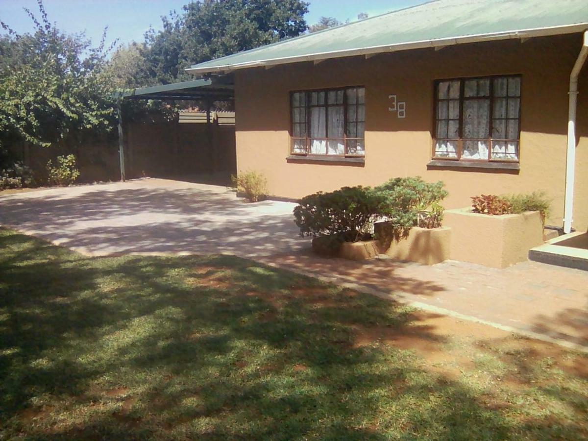 White Rose Guest House Vanderbijlpark Eksteriør bilde