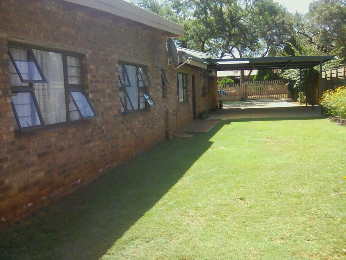 White Rose Guest House Vanderbijlpark Eksteriør bilde